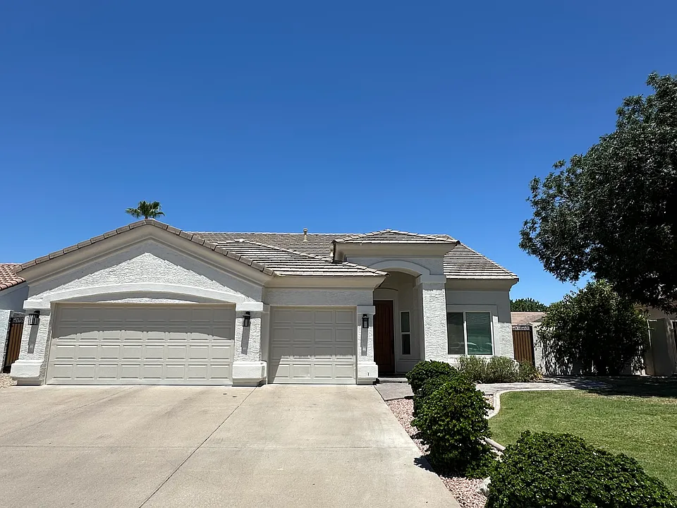 2530 E Menlo St