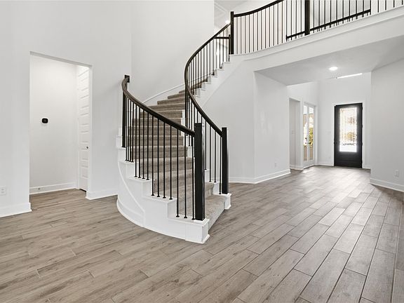 3rd image of 29024 Red Loop Dr