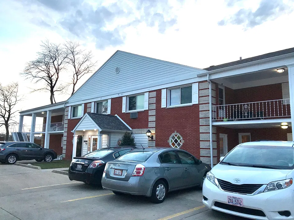 1719 Grove St #24