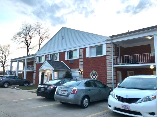 1719 Grove St APT 24, Glenview, IL 60025