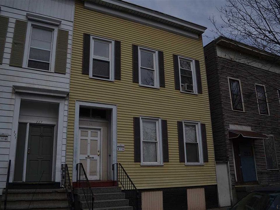 2nd image of 225 Colonie St