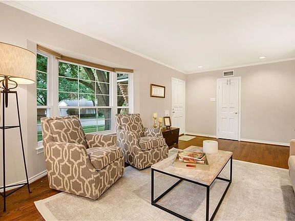 5th image of 6236 Woodcrest Ln