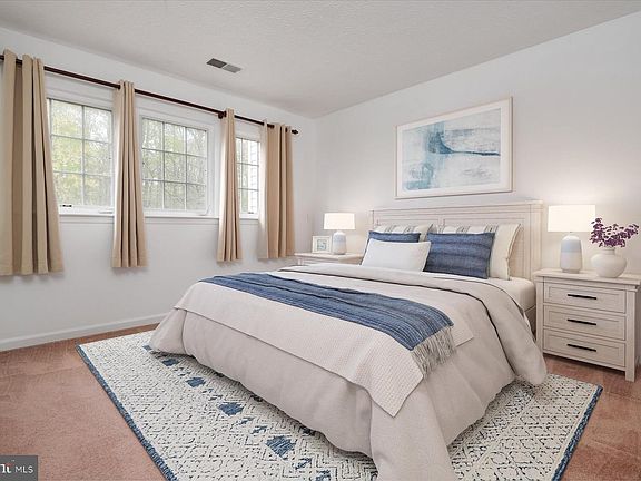 3rd image of 923 Deerberry Ct