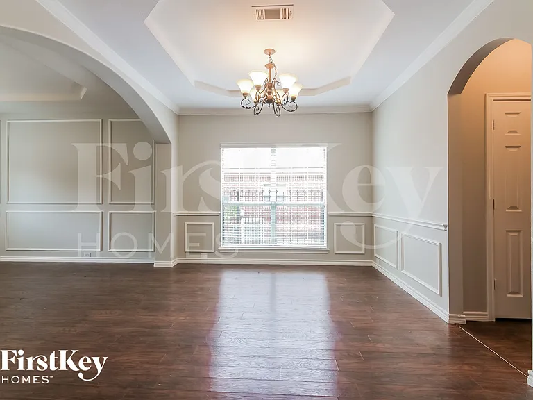611 Dover Heights Trl — Photo 3