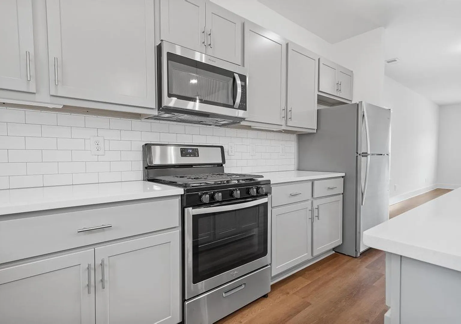 Spacious 3 Bedroom Home with Bonus Room — Photo 4
