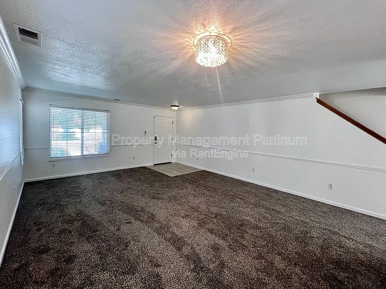 6054 E Hampton Way — Photo 4