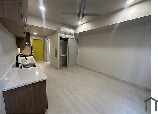 Studio, 280 sqft, $1,034 — Photo 3