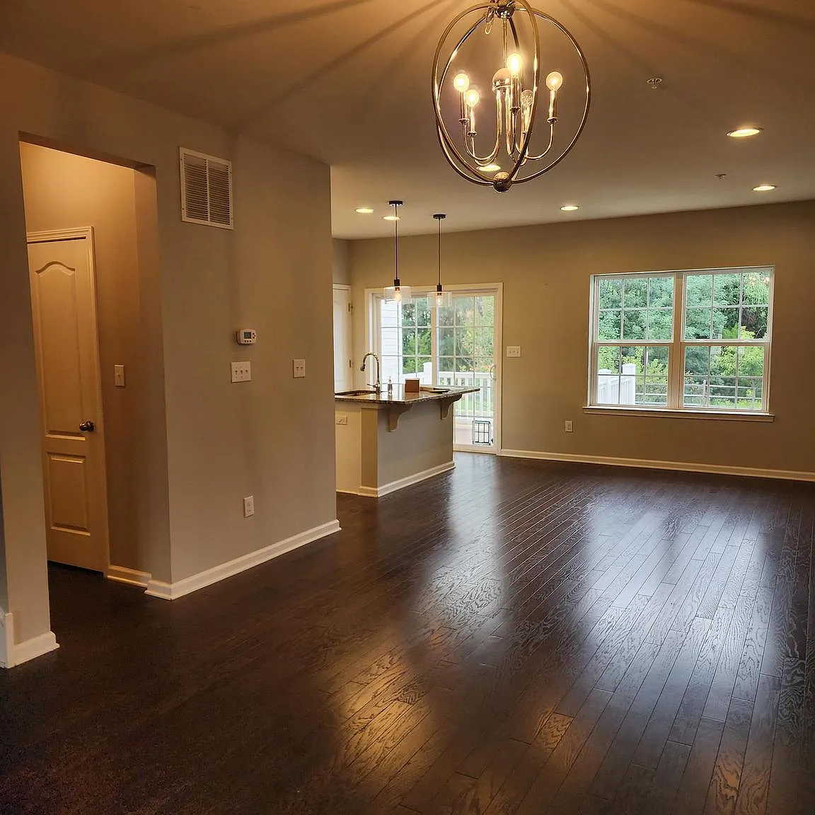 3 bed, 2.5 bath, 2280 sqft, $3,450 — Photo 4