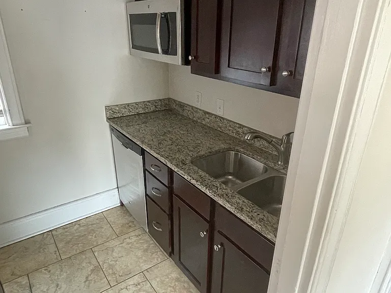2108 Venable St #B — Photo 9