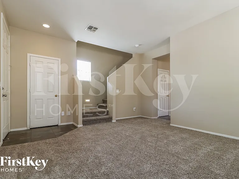 15427 W Canterbury Dr — Photo 3