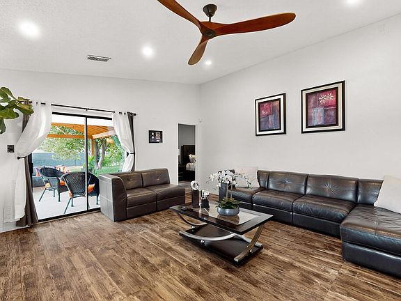 5th image of 7700 Santo Tomas Ct NW
