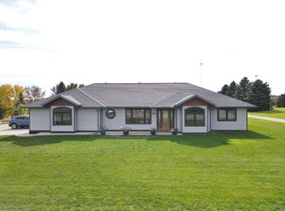 902 5th St SE, Rugby, ND 58368