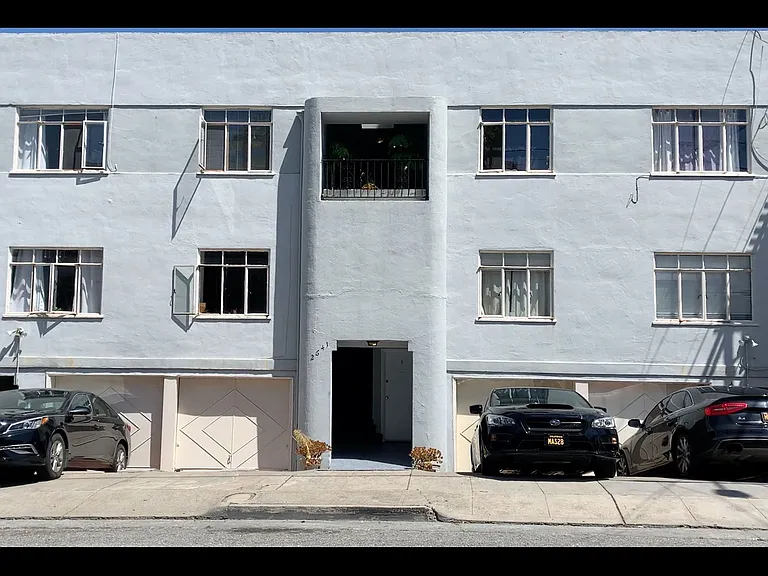 2641 Ivy Dr — Photo 1