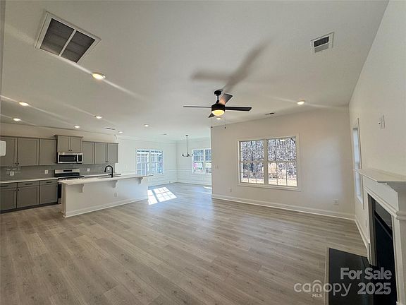 4th image of 3953 Port Richmond Ave #16