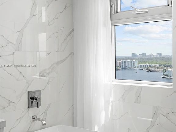 4th image of 17301 Biscayne Blvd APT 2003