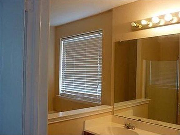 5th image of 1110 Cedar Lake Ct