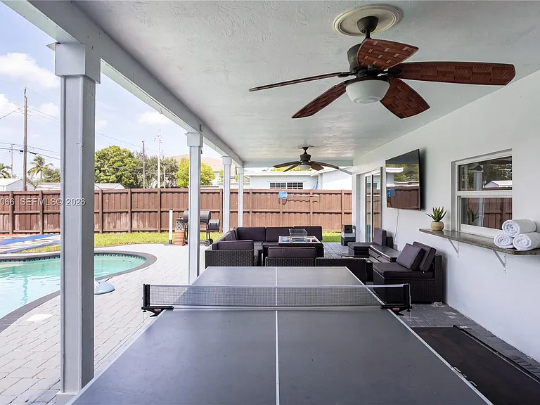 5321 Lincoln St — Photo 20