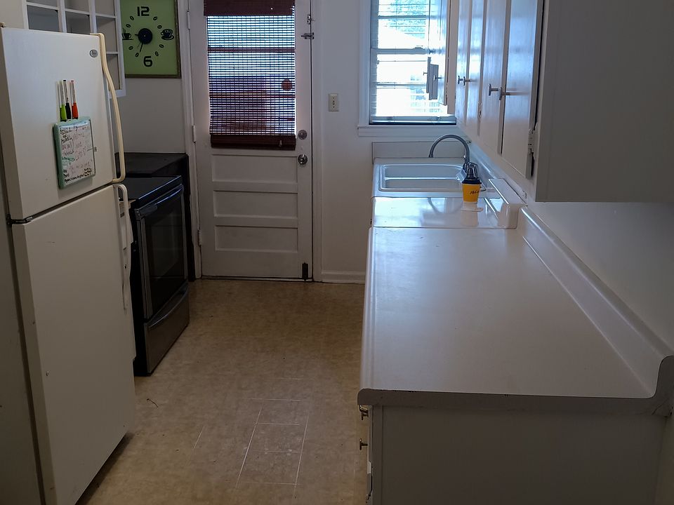 2nd image of 1202 E 51st St