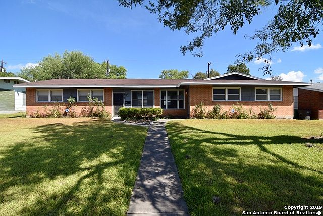 1st image of 135 Brettonwood Dr