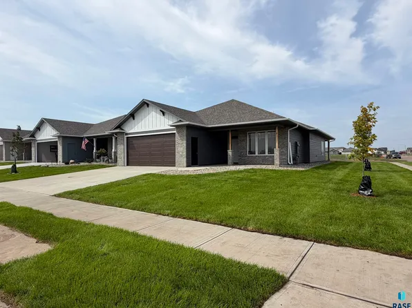 5901 S Huntwood Ave, Sioux Falls, SD 57108