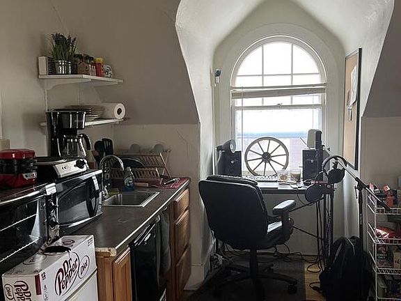 2nd image of 240 W Lakelawn Pl #7