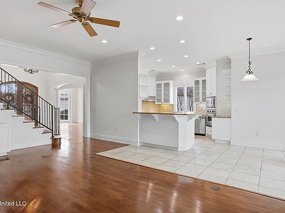 3rd image of 107 Belle Pointe