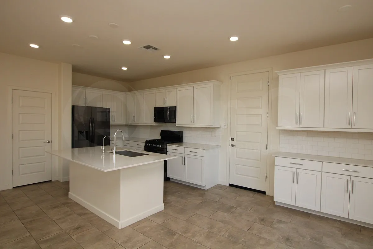 3 bed, 3.0 bath, 2100 sqft, $2,575 — Photo 2
