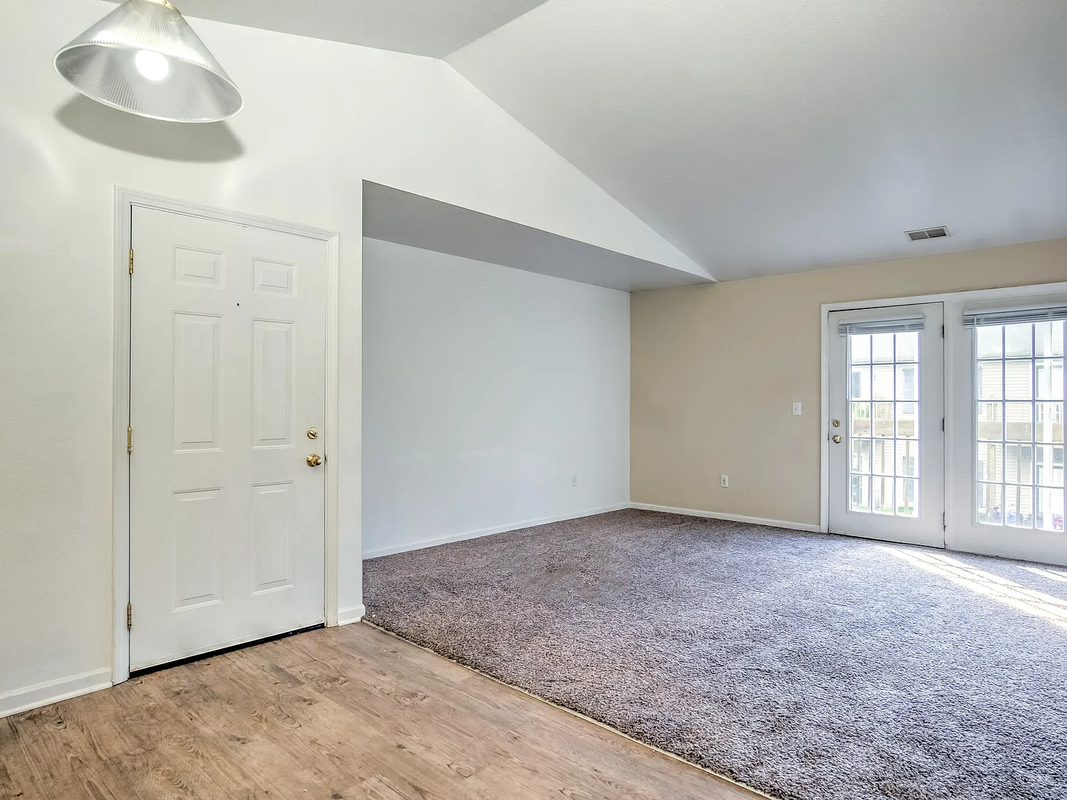 2 bed, 1000 sqft, $1,035 — Photo 2