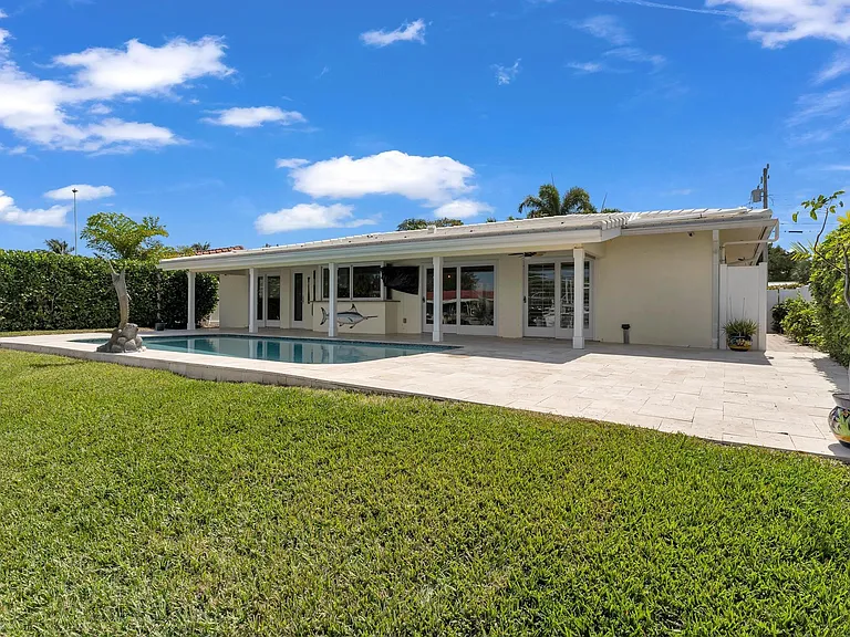 925 SE 10th St — Photo 33