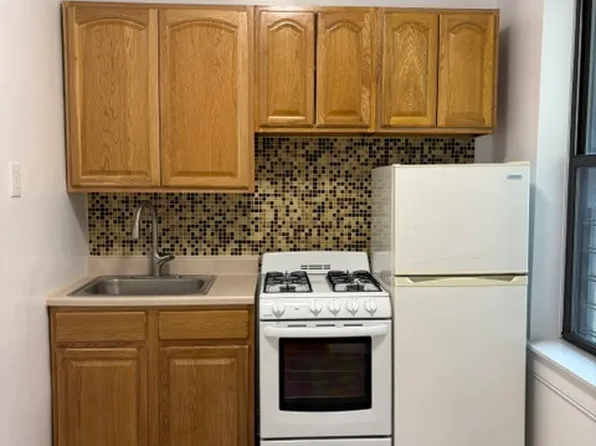 25-85 36th Street image 1 of 7
