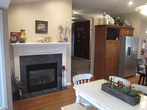 Dining with twoway fireplace