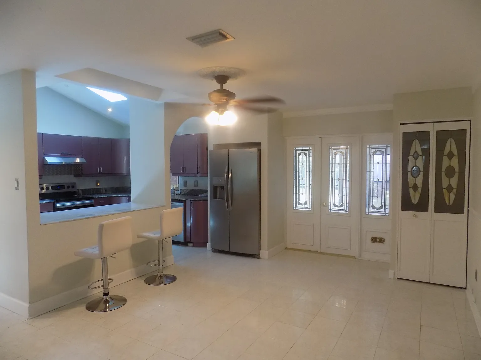 3 bed, 2150 sqft, $2,200 — Photo 4
