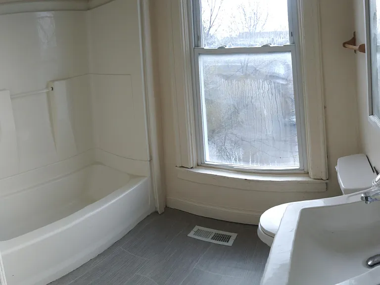 2305 Kenton St — Photo 11