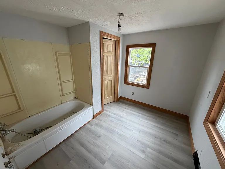215 S Garfield Ave — Photo 16