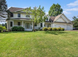 8472 Maltby Rd, Brighton, MI 48116