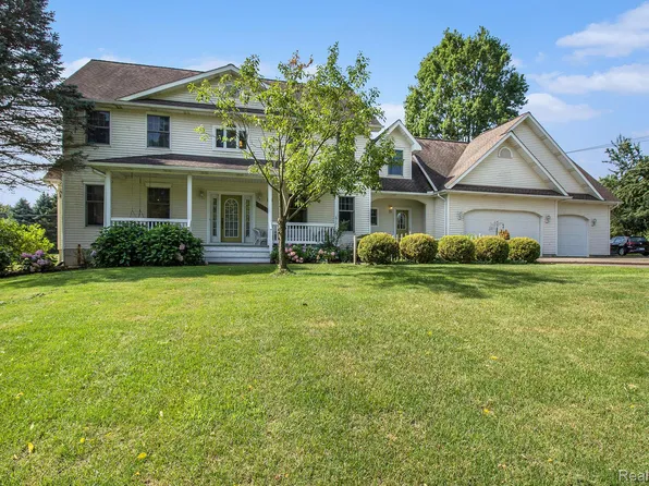 8472 Maltby Rd, Brighton, MI 48116