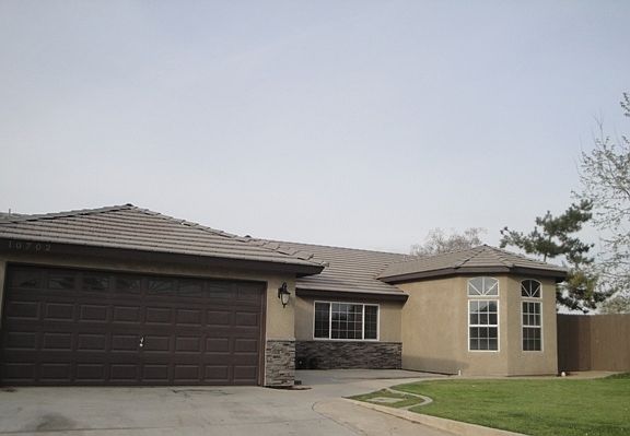 Attached 2 Car Garage