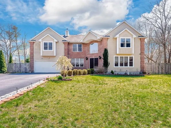 106 Palermo Street, Central Islip, NY 11722