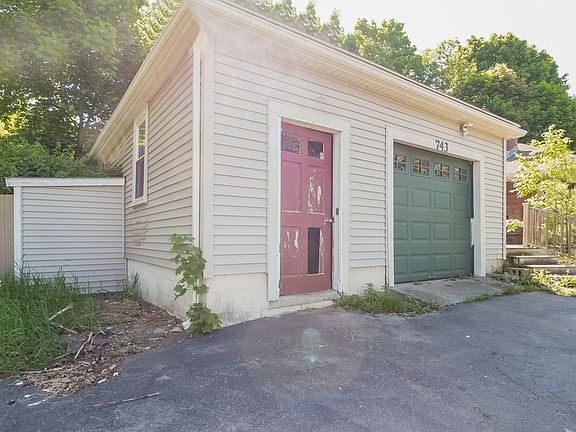 3rd image of 743 Hancock St