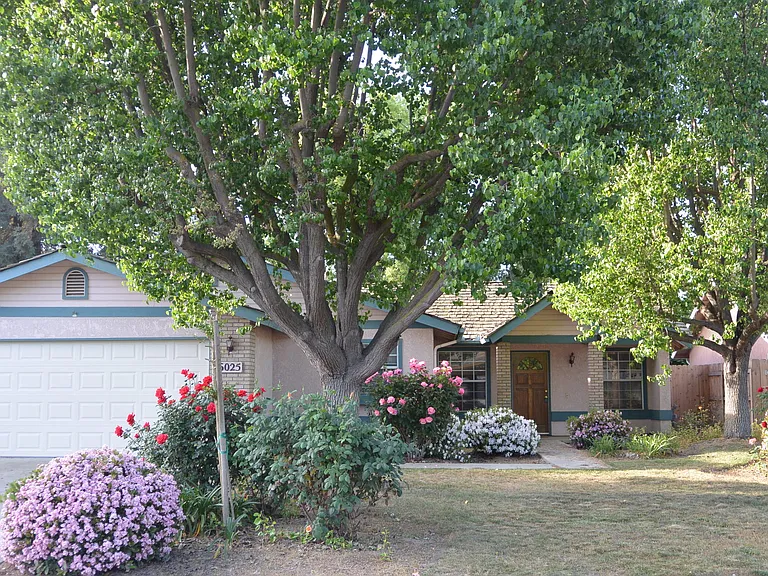 6025 W Paradise Ave — Photo 1