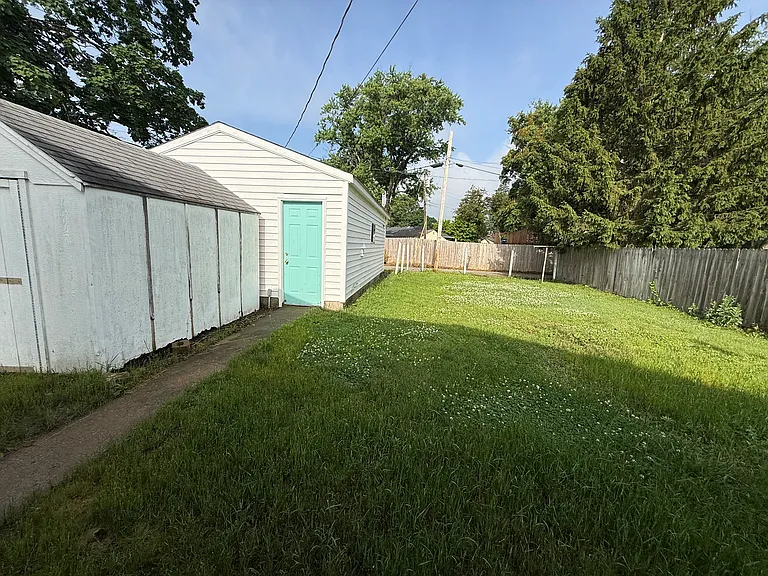 902 S 28th St — Photo 11