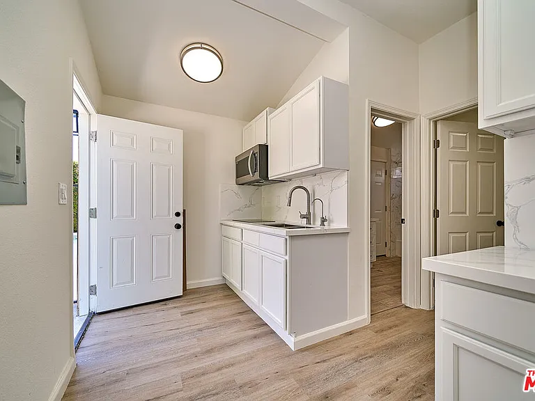 347 S Highland Ave — Photo 35