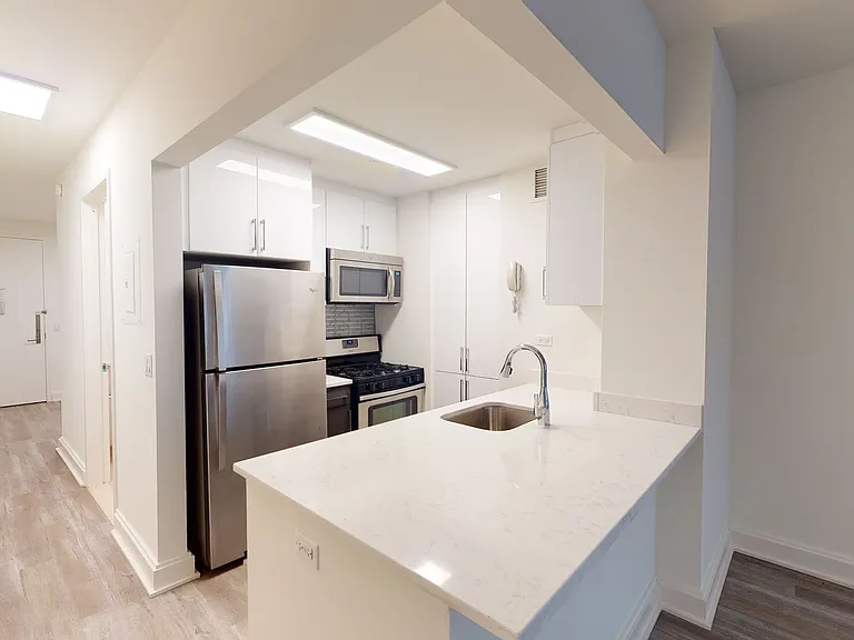 10 Hanover Square — Photo 47
