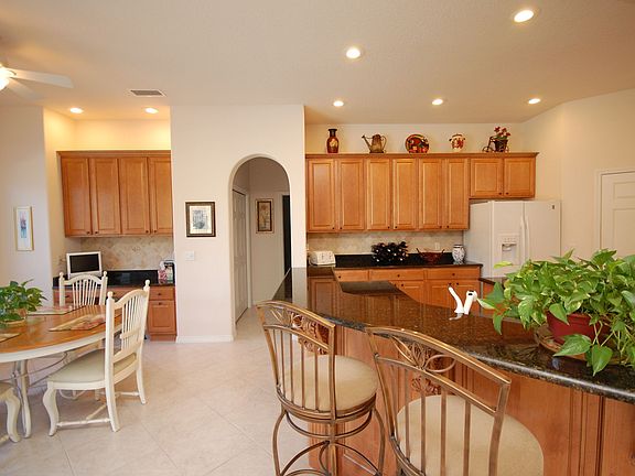 3rd image of 3724 Gaviota Dr