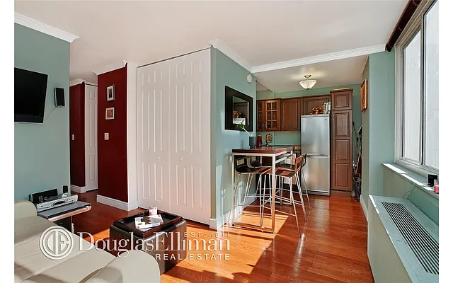 Rented by Douglas Elliman | media 33