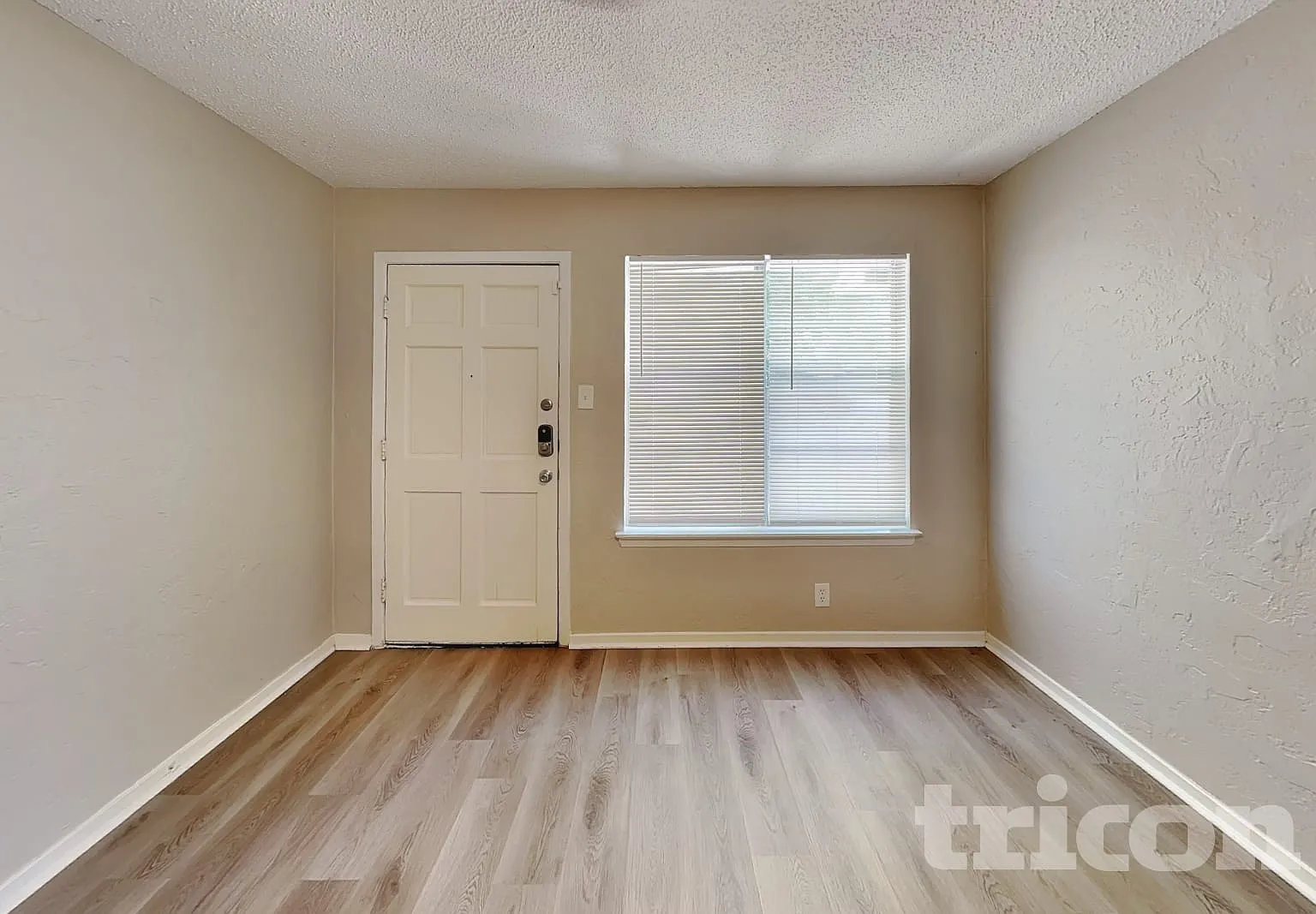 204 NW Jayellen Avenue Burleson TX — Photo 2