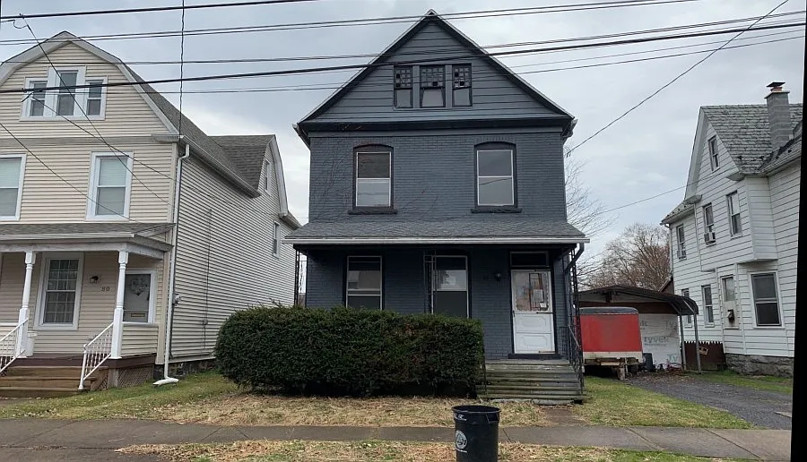 82 Willow St photo 1