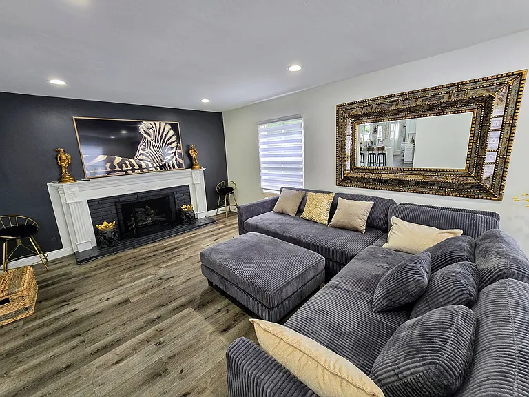 2548 E Wilson Ave — Photo 88