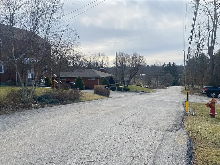 1025 Logan Rd — Photo 34