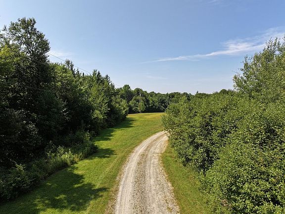 4th image of 3298 East Hill Road